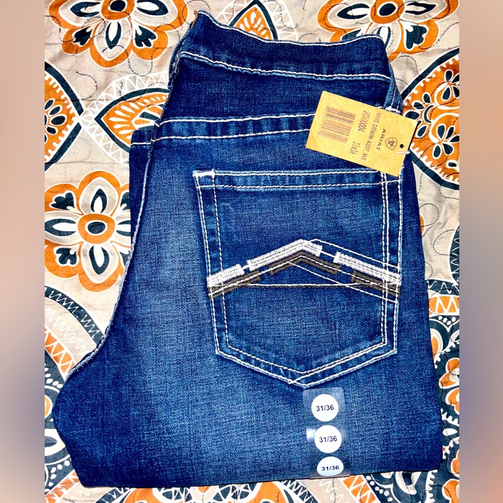 New with tags mens ARIAT jeans M5 straight fit,straight leg,SIZE 31x36